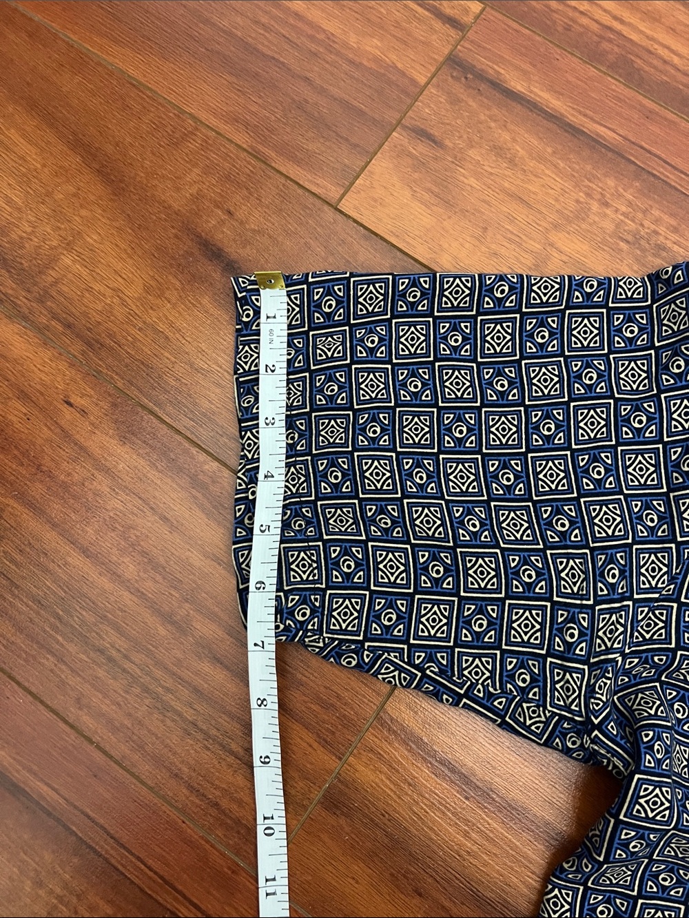 Vintage Y2K Dad Shirt with Retro And Geometric Pattern - Picture 9 of 10